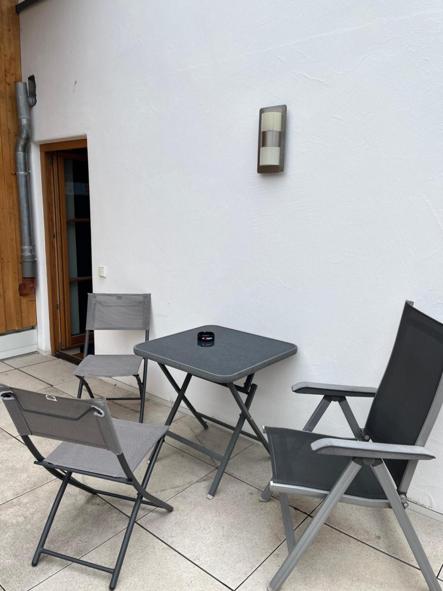 Zwischen Salzburg, Burghausen Und Oesterreich Apartment *